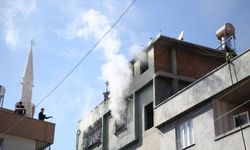Adana'da evde çıkan yangında 2'si çocuk 4 kişi dumandan etkilendi