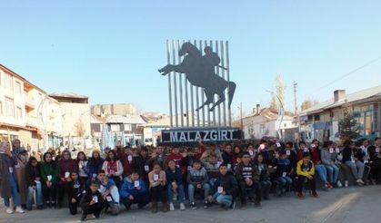 Yozgatlı öğrenciler Malazgirt’i ziyaret etti