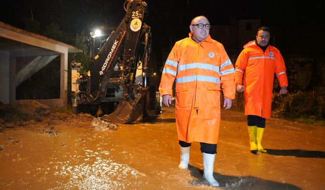 Erdemli’de sağanak mesaisi