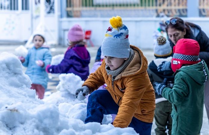 Çocuklar  için  kar sürprizi