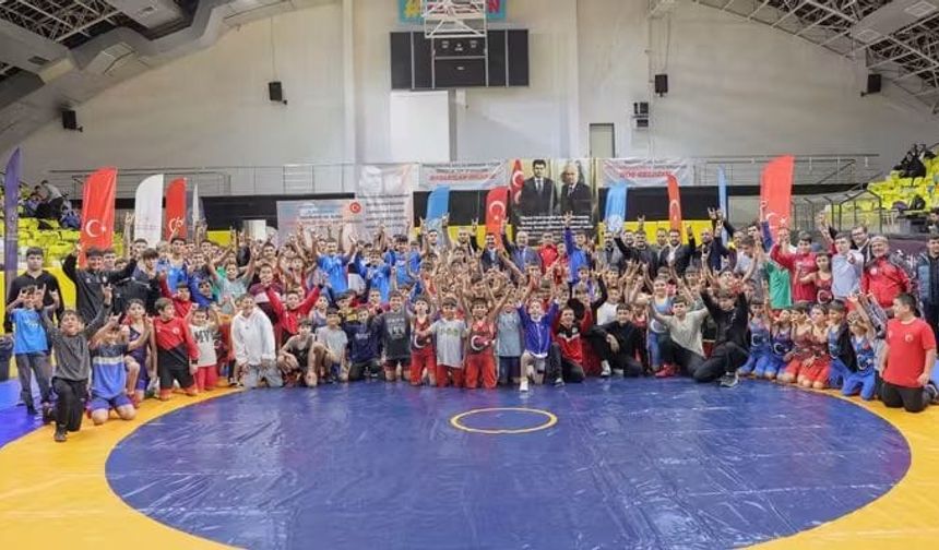 Mersin Ülkü Ocakları’ndan “Alparslan Türkeş Güreş Turnuvası”